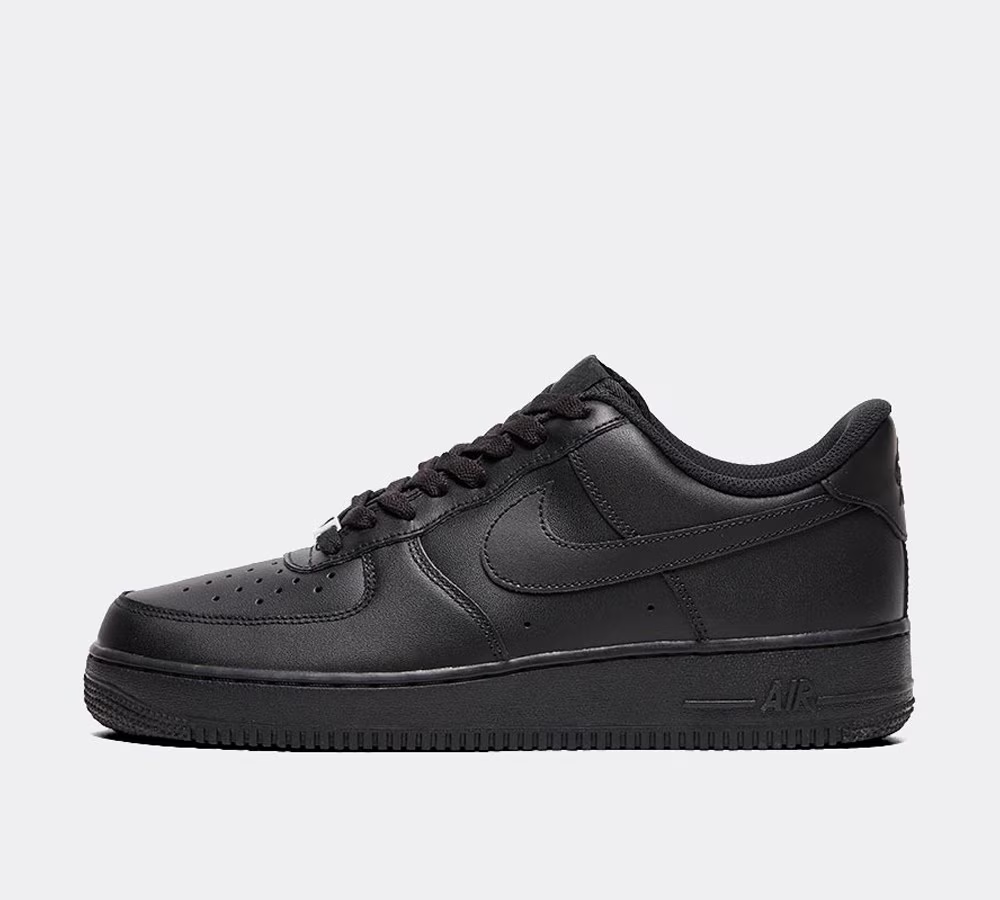 Black trainer: Footasylum shoe image before the experiment