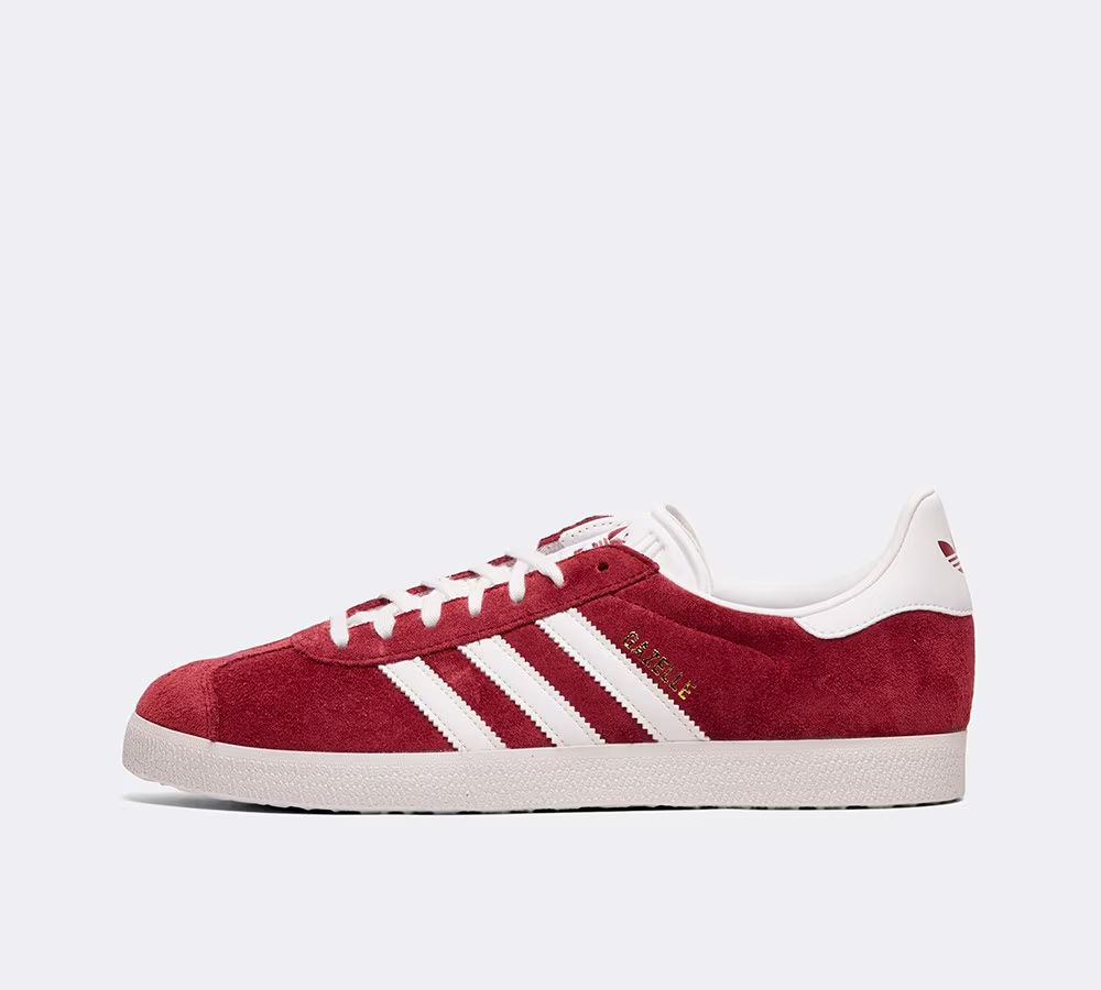 Red trainer: Footasylum shoe image before the experiment